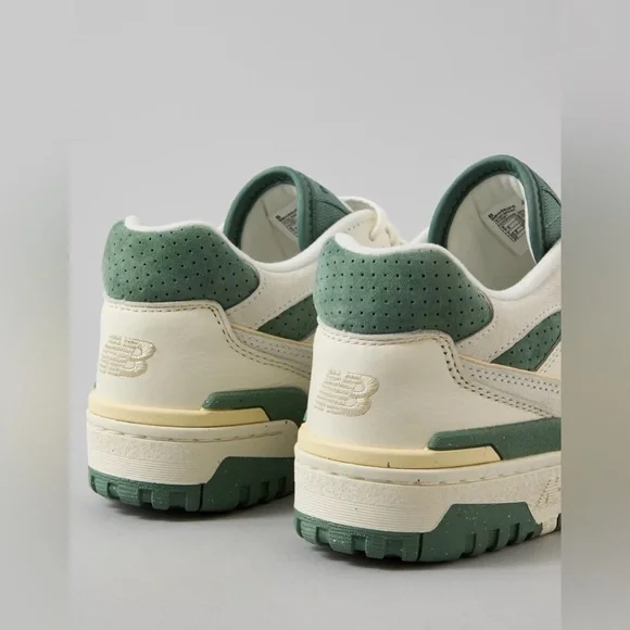NWT • New Balance • Green 550 Sneaks • Size 6.5 Men/8 Women • 💚🤍 - Picture 6 of 16